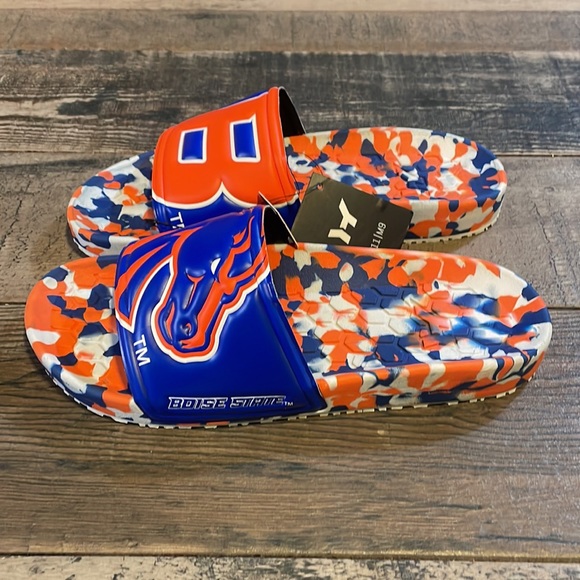 Hype Co. Boise State slides. NWT. Men’s size 9. Women’s size 11. W/ Nike Scarf. - Picture 6 of 10